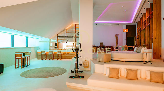 Bellissima e modernissima villa di lusso nell'esclusiva comunità recintata di Can Rimbau con splendida vista sul mare in vendita, Ibiza