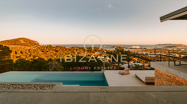 Belle et très moderne villa de luxe dans la communauté fermée exclusive de Can Rimbau avec une vue magnifique sur la mer à vendre, Ibiza