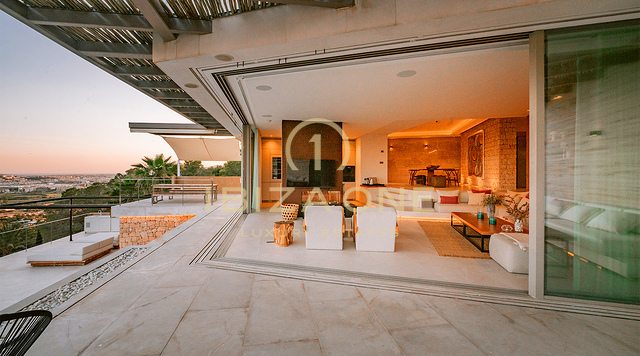 Bellissima e modernissima villa di lusso nell'esclusiva comunità recintata di Can Rimbau con splendida vista sul mare in vendita, Ibiza