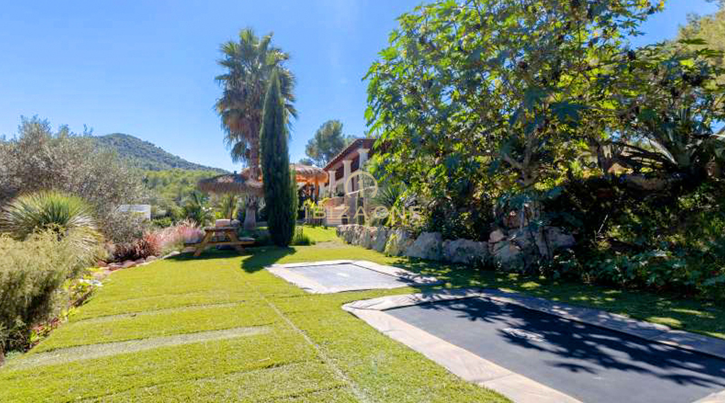 Lussuosa villa da sogno con guest house separata e piscina a sfioro vicino a Santa Eulalia in vendita