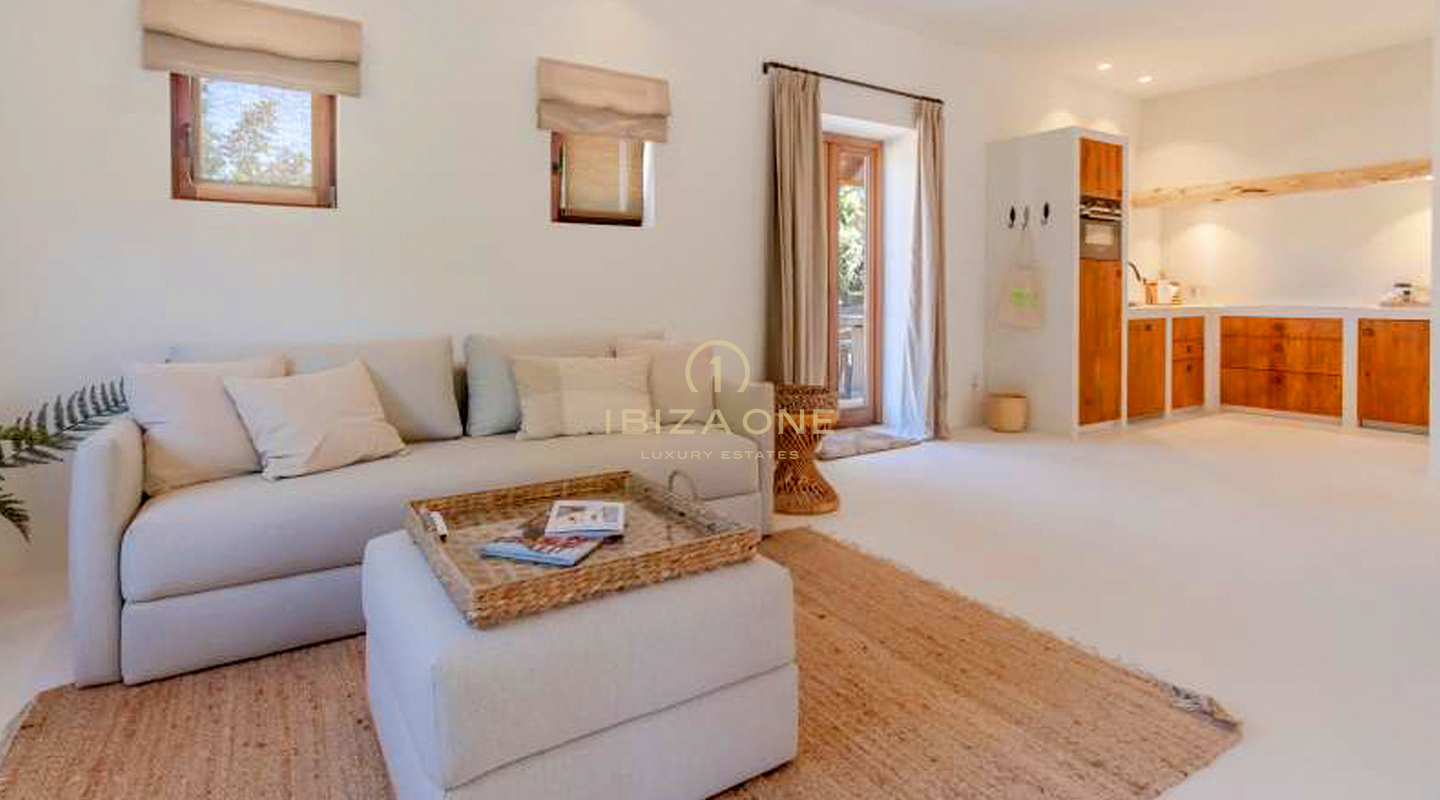 Luxuriöse Traumvilla mit separatem Gästehaus und Infinity-Pool bei Santa Eulalia zu verkaufen