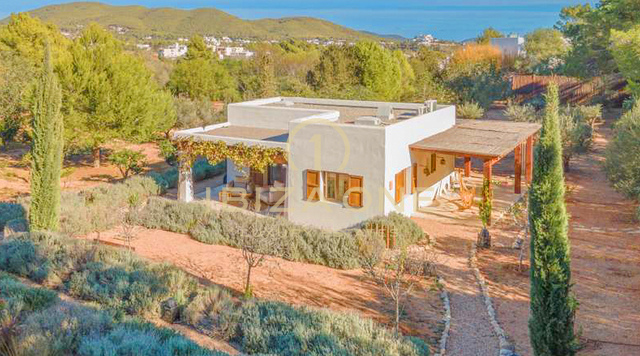 Lujosa villa de ensueño con casa de invitados independiente y piscina infinita cerca de Santa Eulalia en venta