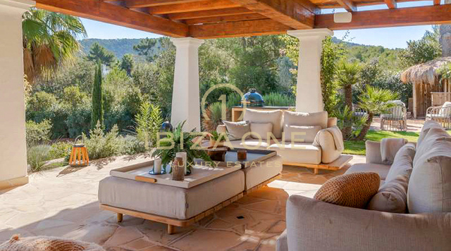 Luxuriöse Traumvilla mit separatem Gästehaus und Infinity-Pool bei Santa Eulalia zu verkaufen