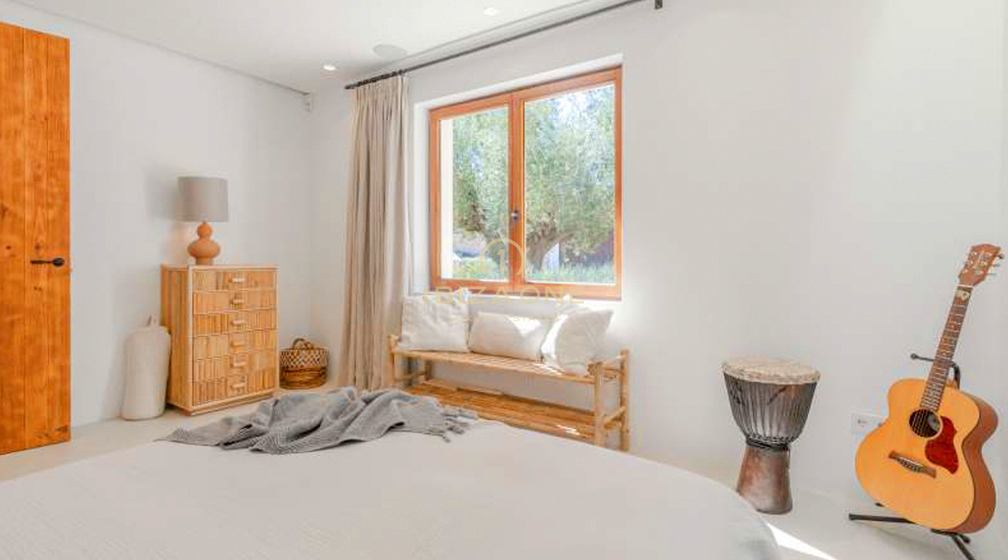 Luxuriöse Traumvilla mit separatem Gästehaus und Infinity-Pool bei Santa Eulalia zu verkaufen