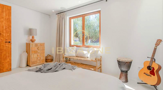 Luxuriöse Traumvilla mit separatem Gästehaus und Infinity-Pool bei Santa Eulalia zu verkaufen