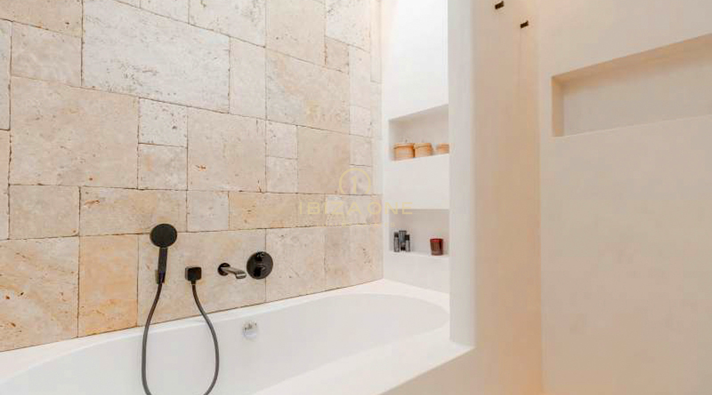 Luxurious dream villa with separate guest house and infinity pool near Santa Eulalia for sale