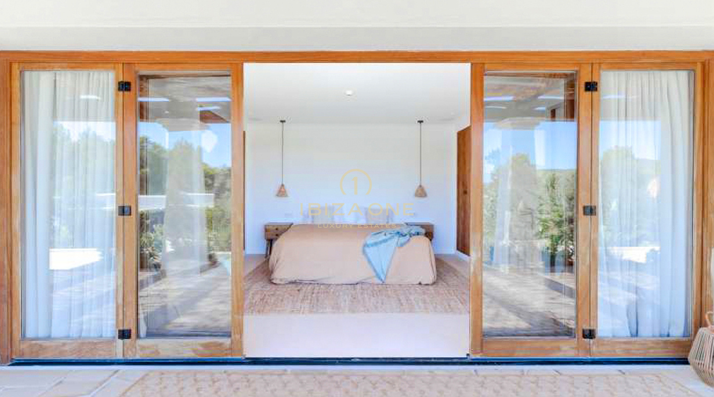Luxuriöse Traumvilla mit separatem Gästehaus und Infinity-Pool bei Santa Eulalia zu verkaufen