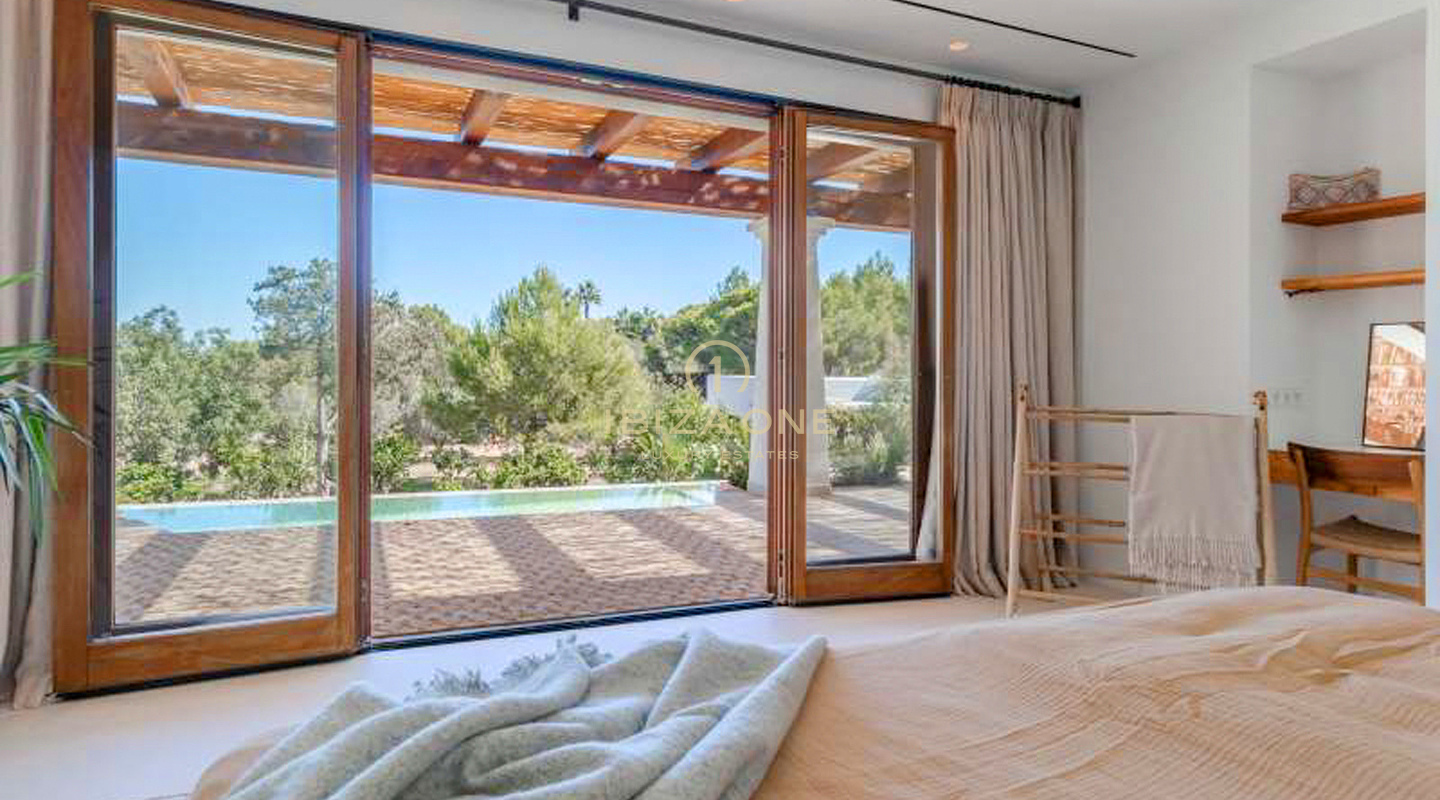 Luxuriöse Traumvilla mit separatem Gästehaus und Infinity-Pool bei Santa Eulalia zu verkaufen