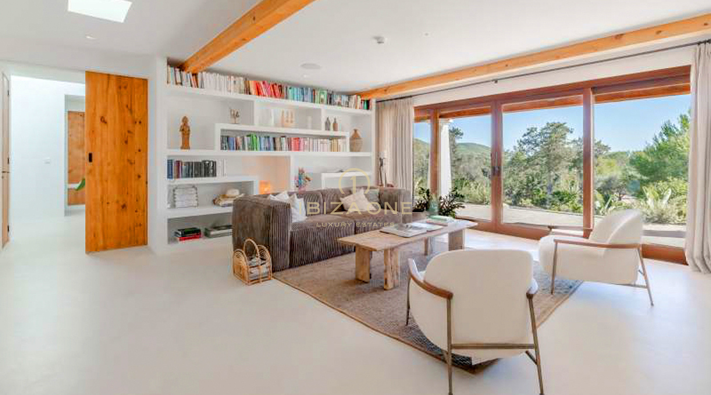 Luxurious dream villa with separate guest house and infinity pool near Santa Eulalia for sale
