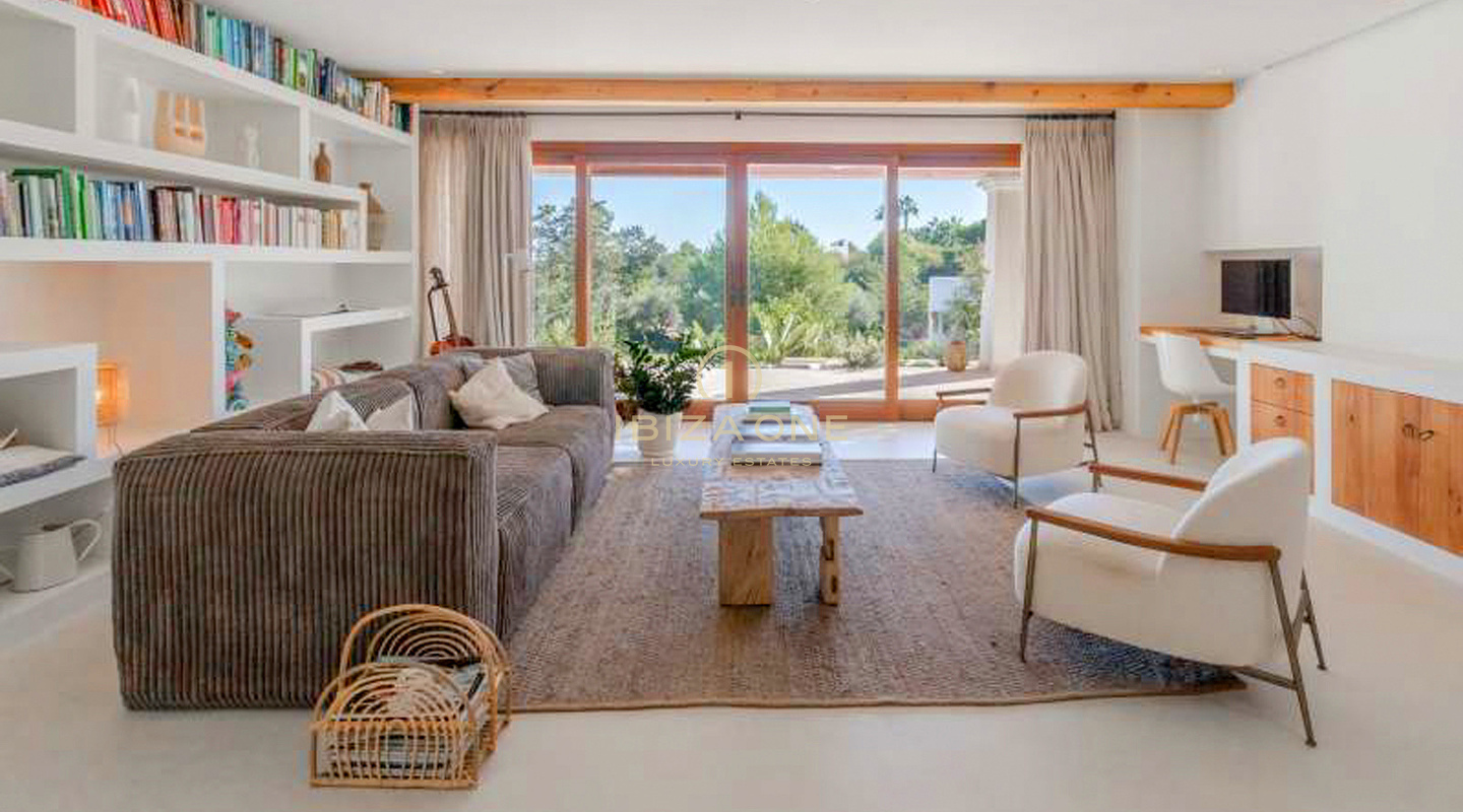 Luxuriöse Traumvilla mit separatem Gästehaus und Infinity-Pool bei Santa Eulalia zu verkaufen