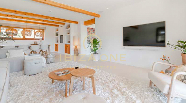 Lujosa villa de ensueño con casa de invitados independiente y piscina infinita cerca de Santa Eulalia en venta