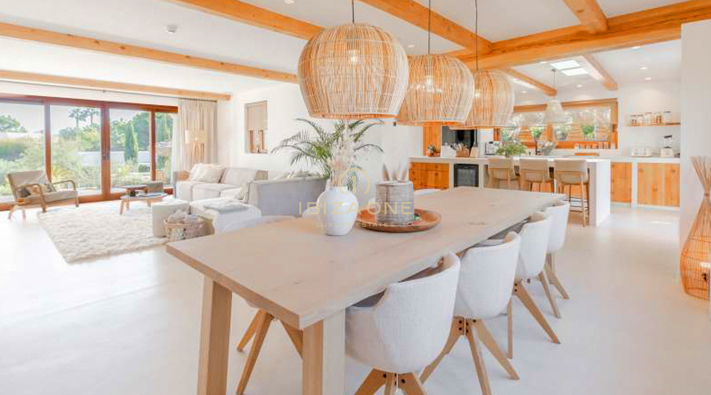 Luxuriöse Traumvilla mit separatem Gästehaus und Infinity-Pool bei Santa Eulalia zu verkaufen