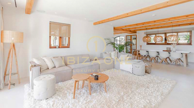 Lujosa villa de ensueño con casa de invitados independiente y piscina infinita cerca de Santa Eulalia en venta