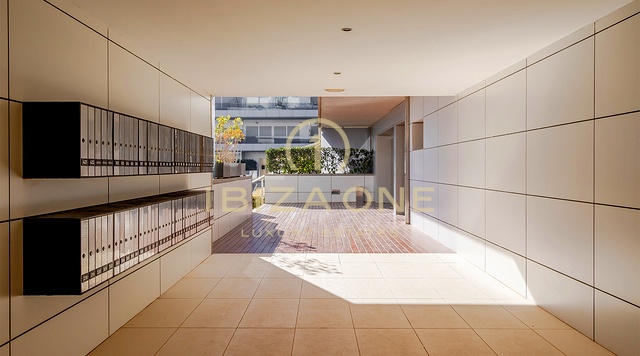 Lujoso apartamento de 2 dormitorios en Royal Beach con piscina y zona de playa en venta, Ibiza