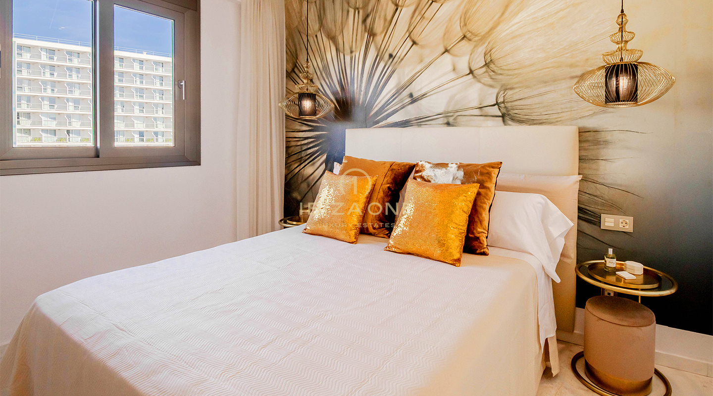 Lujoso apartamento de 2 dormitorios en Royal Beach con piscina y zona de playa en venta, Ibiza