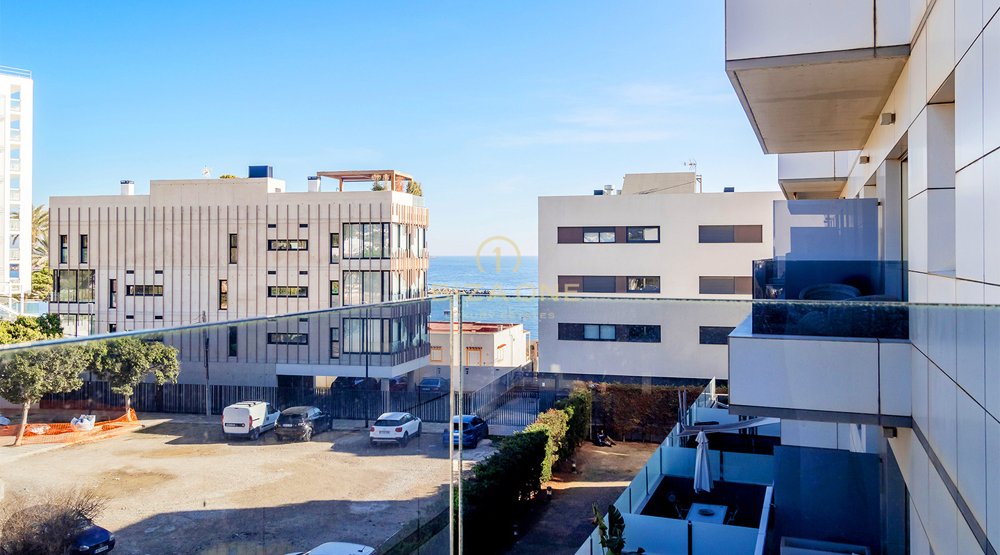 Luxe 2-slaapkamerappartement in Royal Beach met zwembad en strandgedeelte te koop, Ibiza