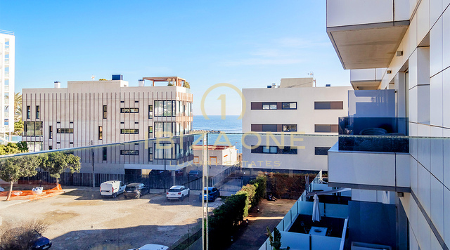 Lujoso apartamento de 2 dormitorios en Royal Beach con piscina y zona de playa en venta, Ibiza
