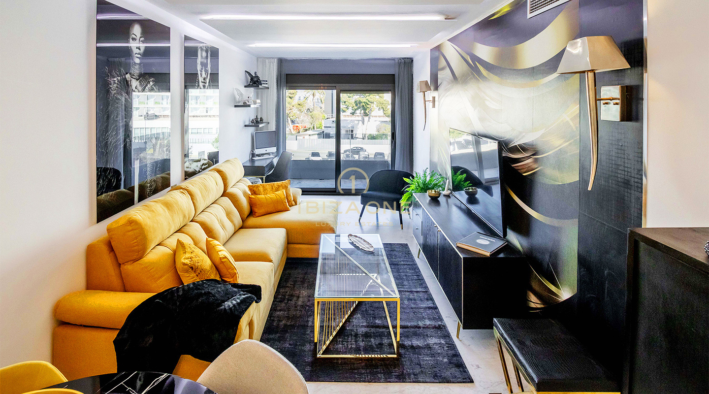 Lujoso apartamento de 2 dormitorios en Royal Beach con piscina y zona de playa en venta, Ibiza