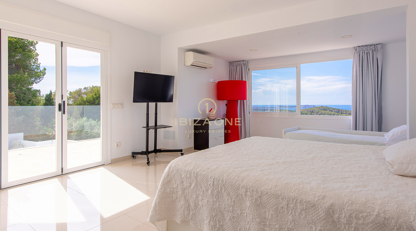 Prachtige en moderne luxe villa dichtbij de stranden van Cala Conte en Cala Bassa te koop, Ibiza