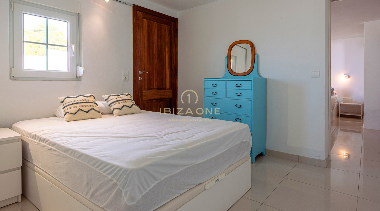 Prachtige en moderne luxe villa dichtbij de stranden van Cala Conte en Cala Bassa te koop, Ibiza