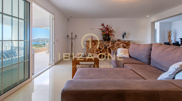 Prachtige en moderne luxe villa dichtbij de stranden van Cala Conte en Cala Bassa te koop, Ibiza
