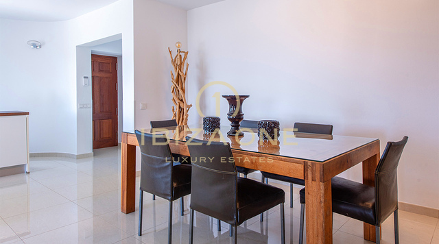 Prachtige en moderne luxe villa dichtbij de stranden van Cala Conte en Cala Bassa te koop, Ibiza