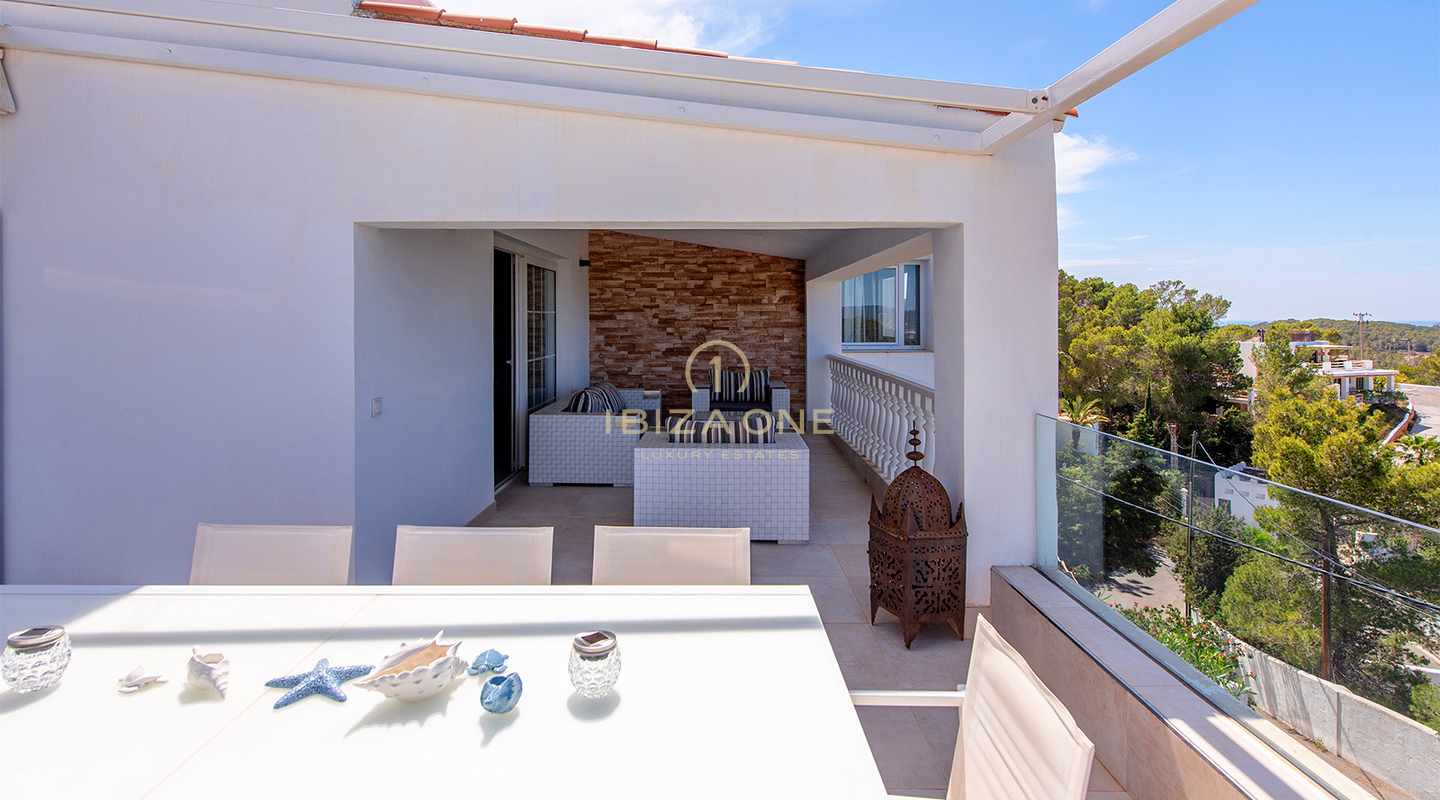 Prachtige en moderne luxe villa dichtbij de stranden van Cala Conte en Cala Bassa te koop, Ibiza