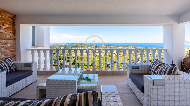 Prachtige en moderne luxe villa dichtbij de stranden van Cala Conte en Cala Bassa te koop, Ibiza
