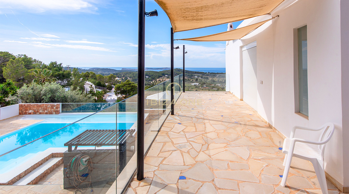 Prachtige en moderne luxe villa dichtbij de stranden van Cala Conte en Cala Bassa te koop, Ibiza