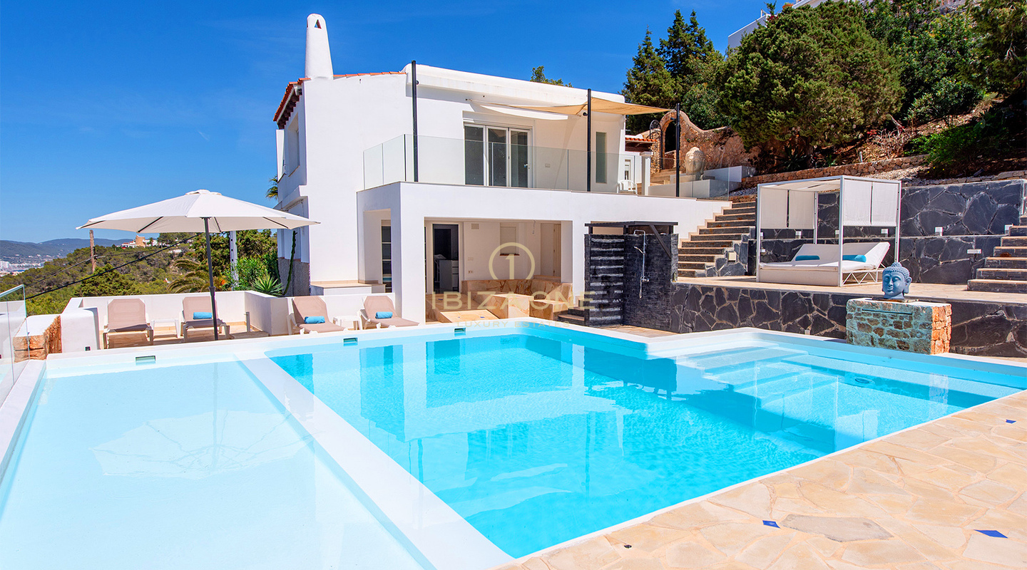 Prachtige en moderne luxe villa dichtbij de stranden van Cala Conte en Cala Bassa te koop, Ibiza