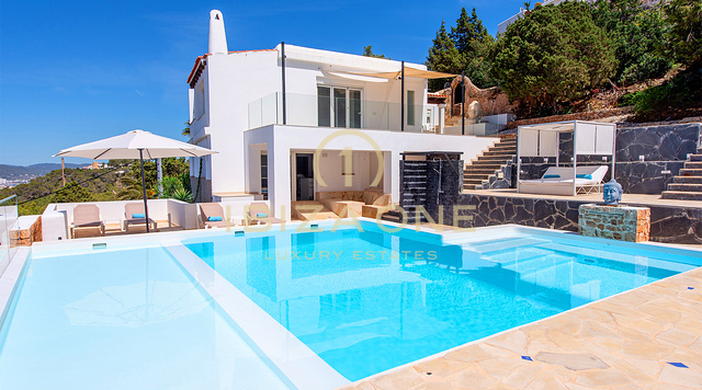 Preciosa y moderna villa de lujo cerca de las playas de Cala Conte y Cala Bassa en venta, Ibiza