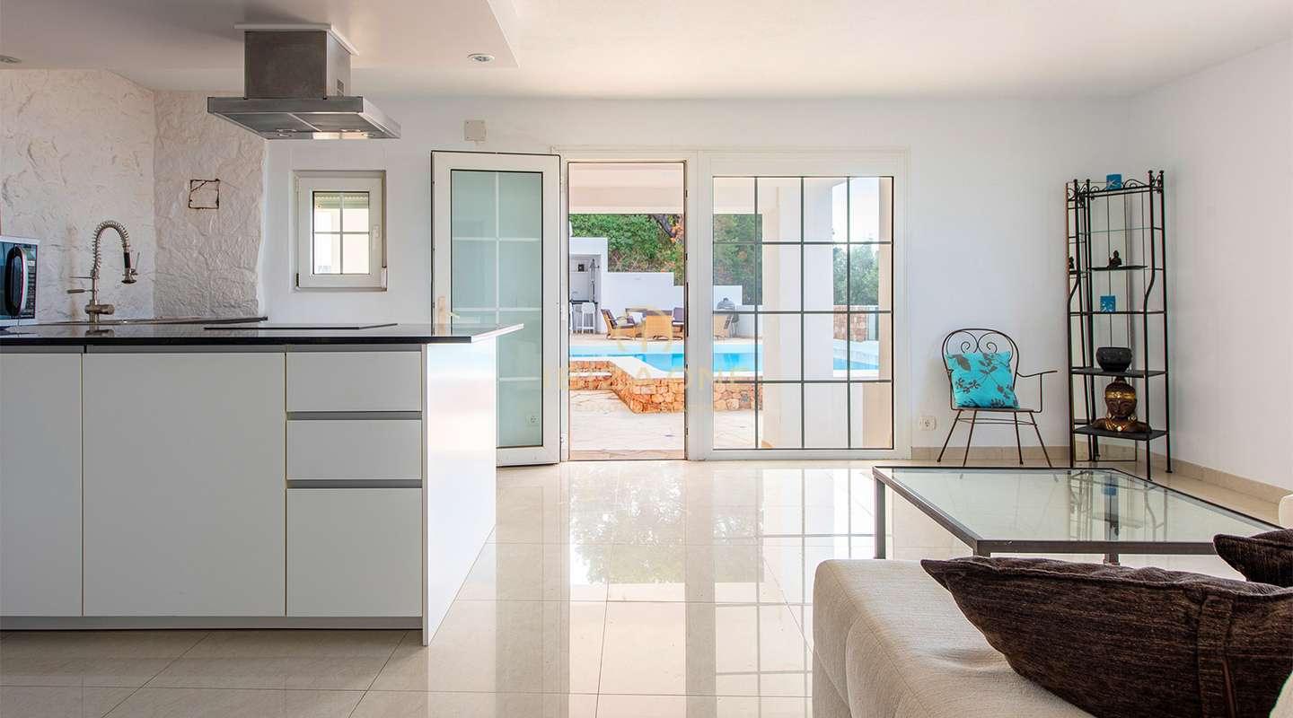 Prachtige en moderne luxe villa dichtbij de stranden van Cala Conte en Cala Bassa te koop, Ibiza