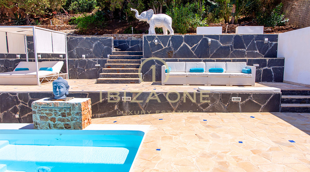 Prachtige en moderne luxe villa dichtbij de stranden van Cala Conte en Cala Bassa te koop, Ibiza