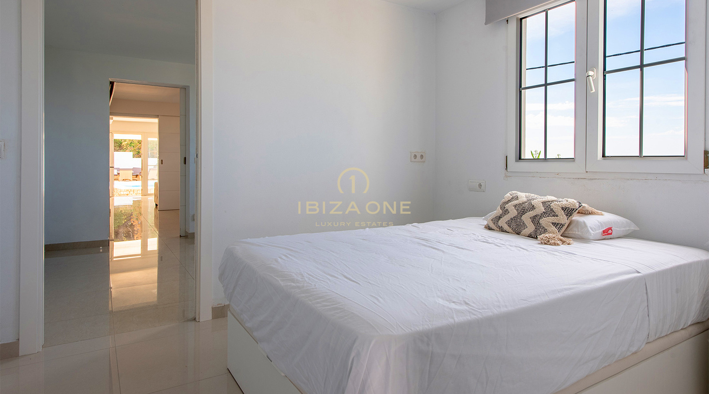 Prachtige en moderne luxe villa dichtbij de stranden van Cala Conte en Cala Bassa te koop, Ibiza