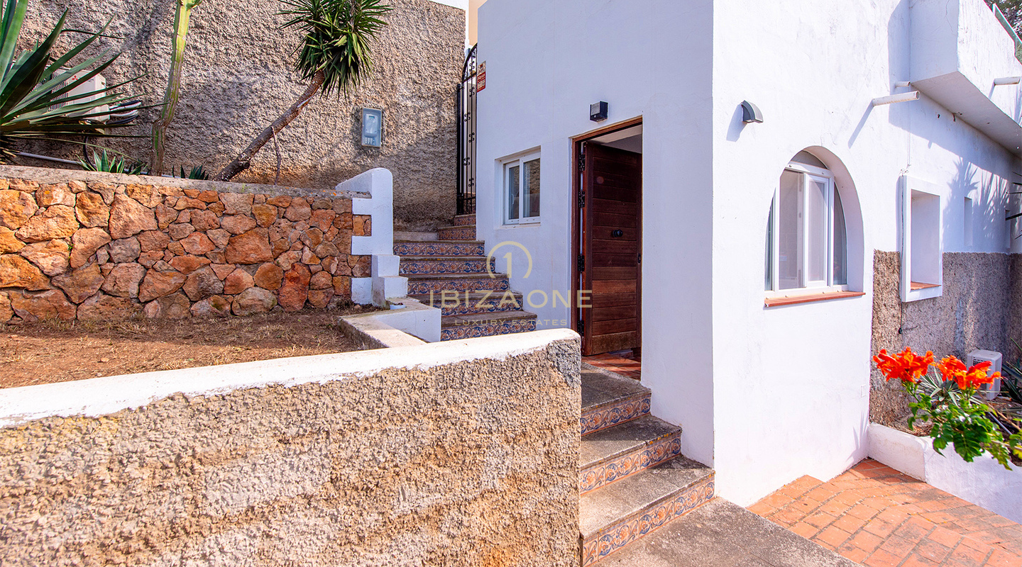 Prachtige en moderne luxe villa dichtbij de stranden van Cala Conte en Cala Bassa te koop, Ibiza