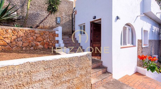 Preciosa y moderna villa de lujo cerca de las playas de Cala Conte y Cala Bassa en venta, Ibiza