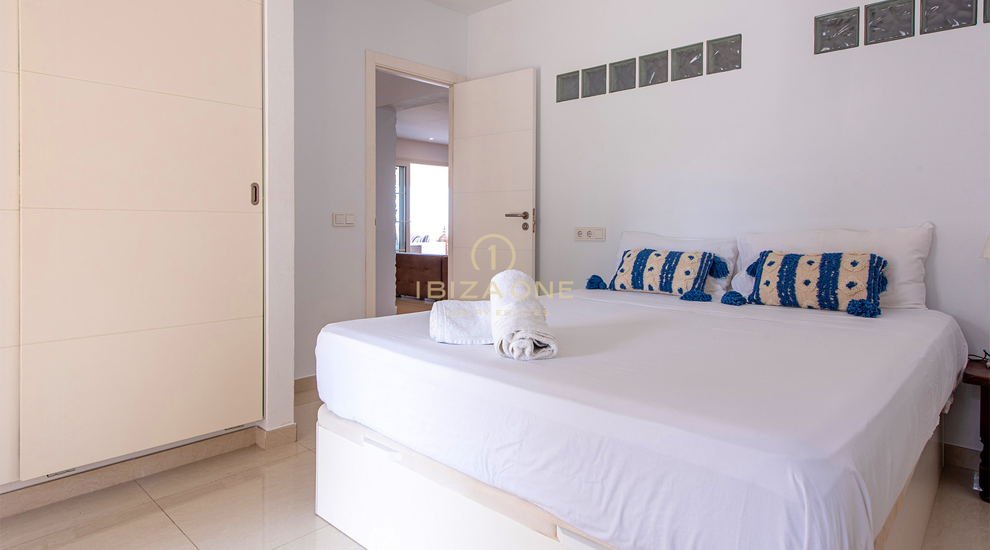 Prachtige en moderne luxe villa dichtbij de stranden van Cala Conte en Cala Bassa te koop, Ibiza