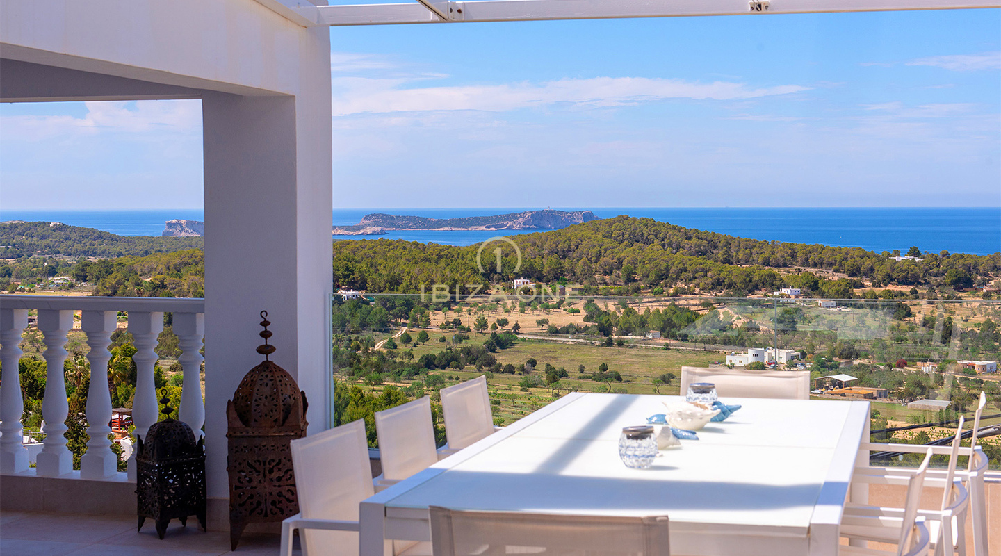 Prachtige en moderne luxe villa dichtbij de stranden van Cala Conte en Cala Bassa te koop, Ibiza