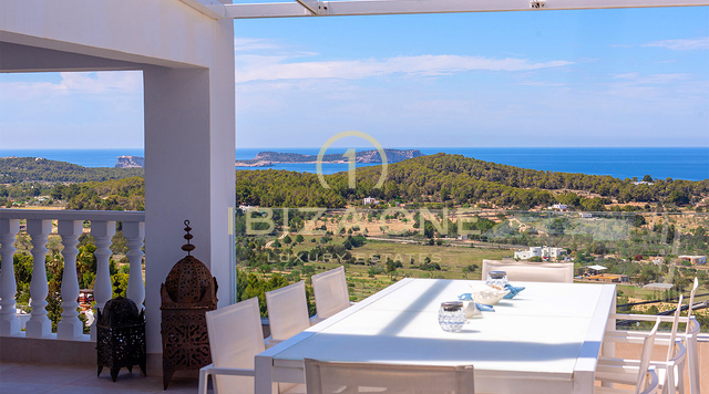 Preciosa y moderna villa de lujo cerca de las playas de Cala Conte y Cala Bassa en venta, Ibiza