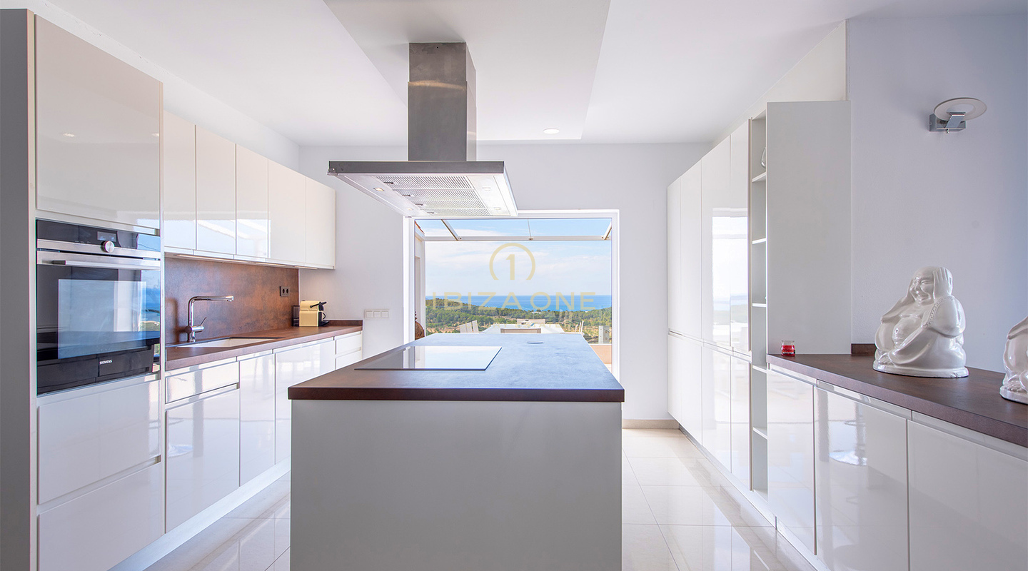 Schöne und moderne Luxusvilla in der Nähe der Strände von Cala Conte und Cala Bassa zu verkaufen, Ibiza