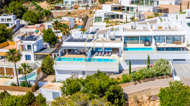 Propiedad moderna única y de lujo con impresionantes vistas al mar en venta, Ibiza