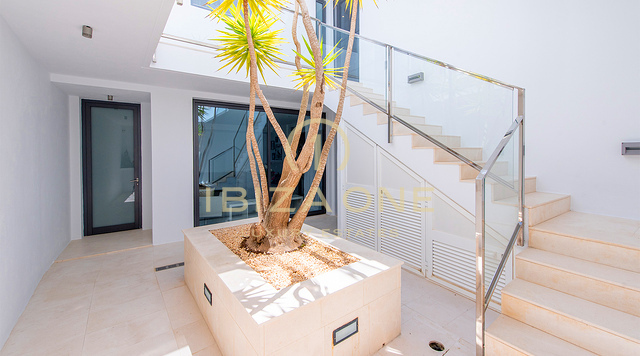 Propiedad moderna única y de lujo con impresionantes vistas al mar en venta, Ibiza
