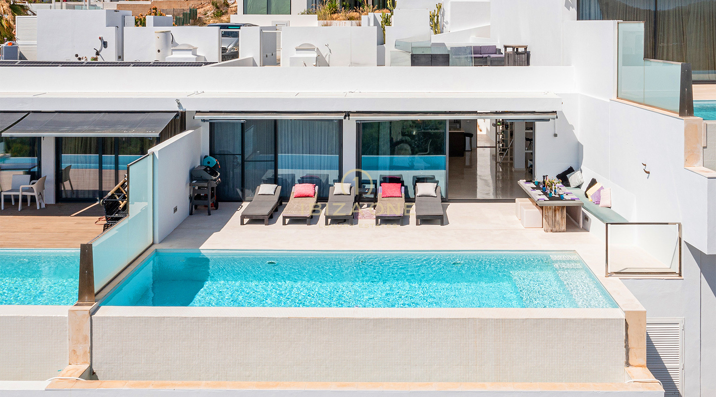 Propiedad moderna única y de lujo con impresionantes vistas al mar en venta, Ibiza