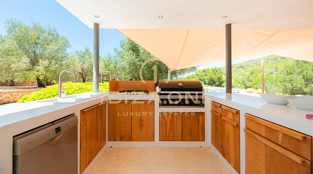 Verbazingwekkend luxe pand op loopafstand van het strand te koop, Ibiza