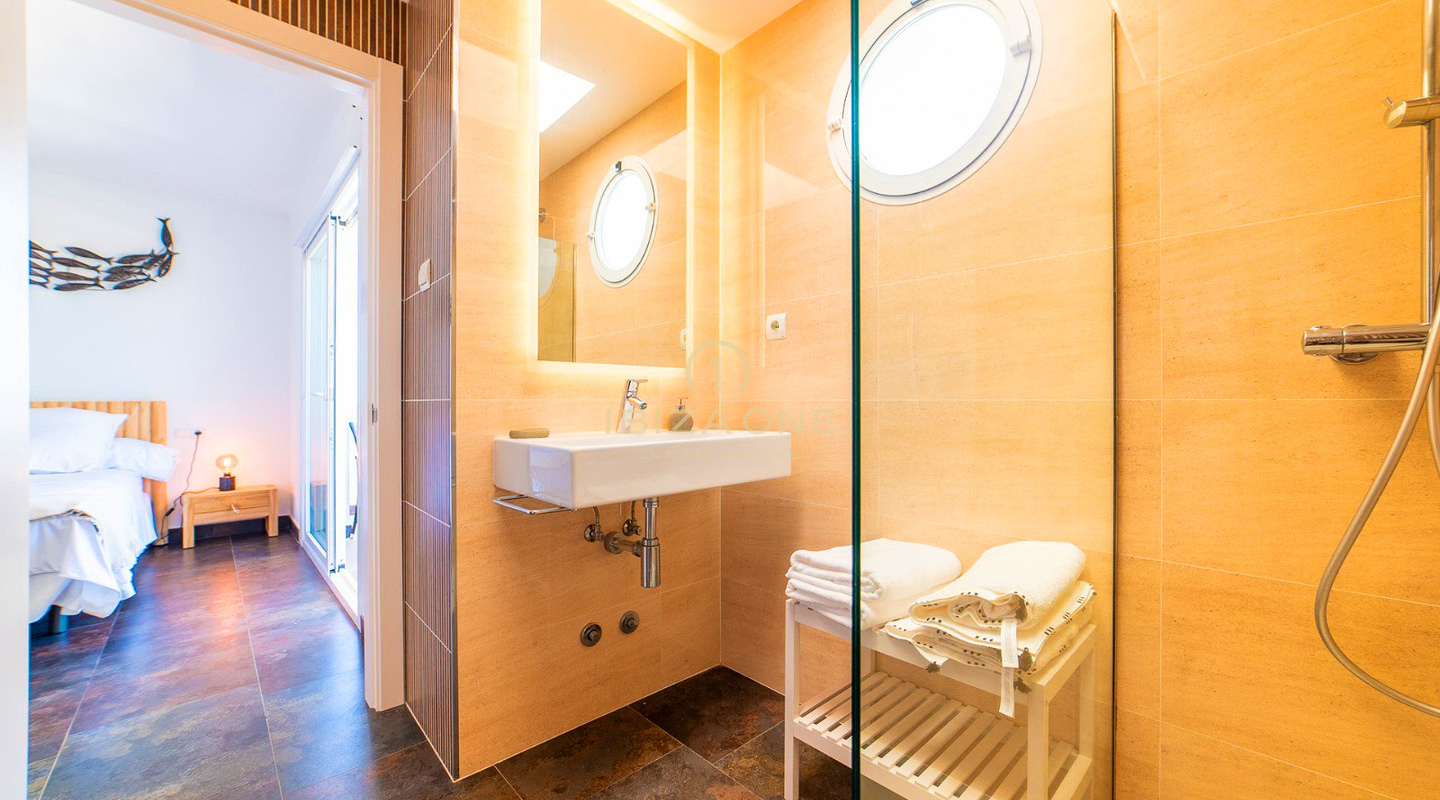 Villa de luxe de cinq chambres avec grande piscine et licence touristique à vendre, Ibiza - Villa de luxe de cinq chambres avec grande piscine et licence touristique à louer, Ibiza