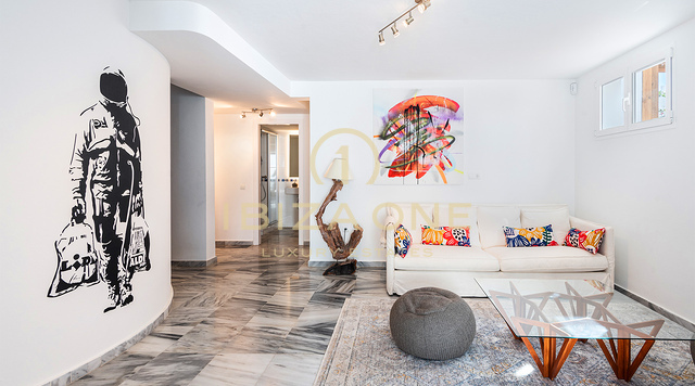 Luxuriöse Villa mit fünf Schlafzimmern, großem Pool und Touristenlizenz zu verkaufen, Ibiza - Luxuriöse Villa mit fünf Schlafzimmern, großem Pool und Touristenlizenz zu vermieten, Ibiza