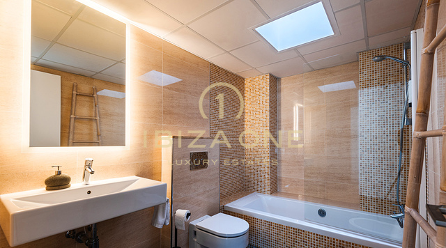 Villa de luxe de cinq chambres avec grande piscine et licence touristique à vendre, Ibiza - Villa de luxe de cinq chambres avec grande piscine et licence touristique à louer, Ibiza