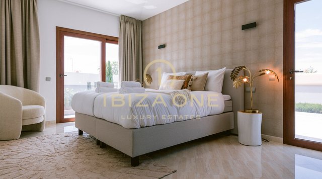 Lussuosa villa con 4 camere da letto a Sa Carroca con piscina e giardino impeccabile in vendita, Ibiza