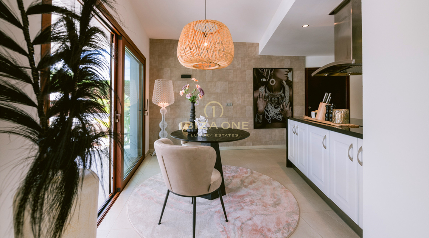 Lussuosa villa con 4 camere da letto a Sa Carroca con piscina e giardino impeccabile in vendita, Ibiza