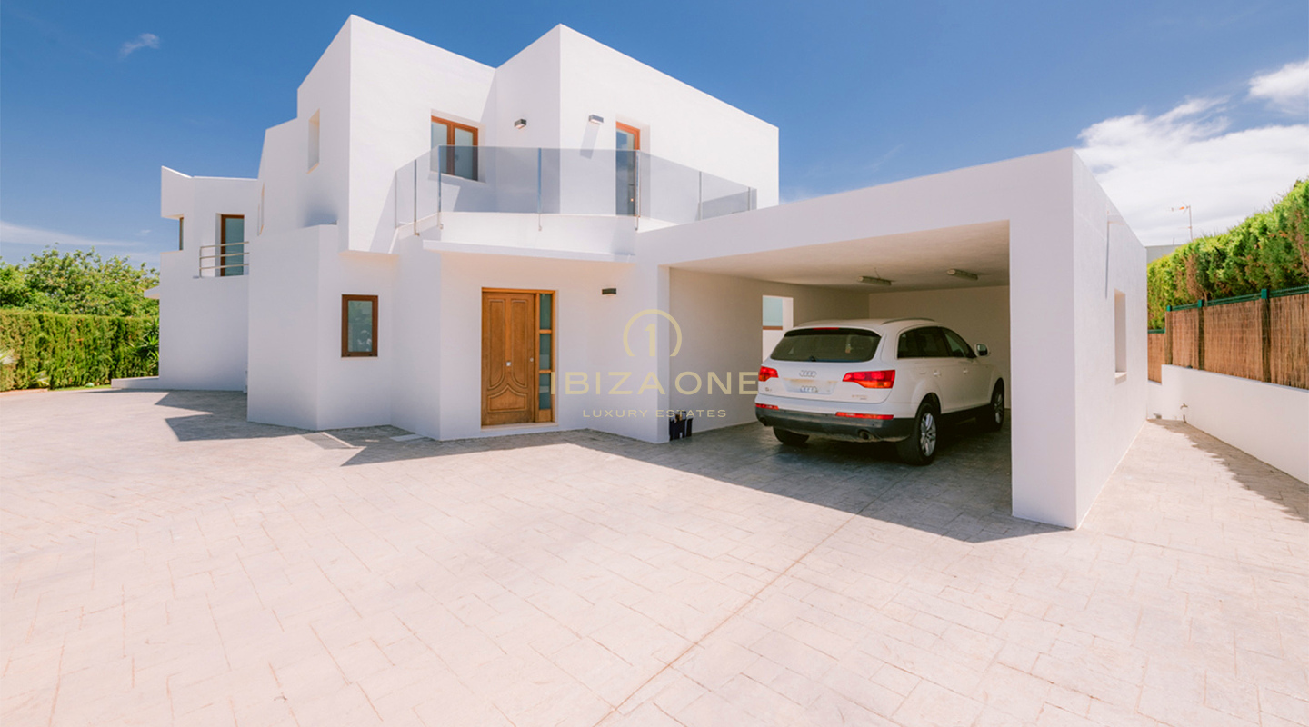 Villa luxueuse de 4 chambres à Sa Carroca avec piscine et jardin impeccable à vendre, Ibiza